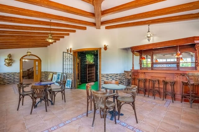 6 soverom Villa til salgs i Torrevieja med svømmebasseng - € 645 000 (Ref: 9819253)