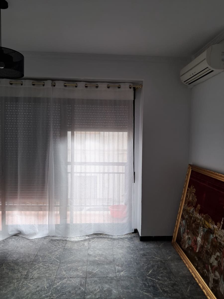 4 Zimmer Apartment zu vermieten in Oliva - 700 € (Ref: 9969118)