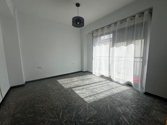 4 quarto Apartamento para arrendar em Oliva - 700 € (Ref: 9969118)