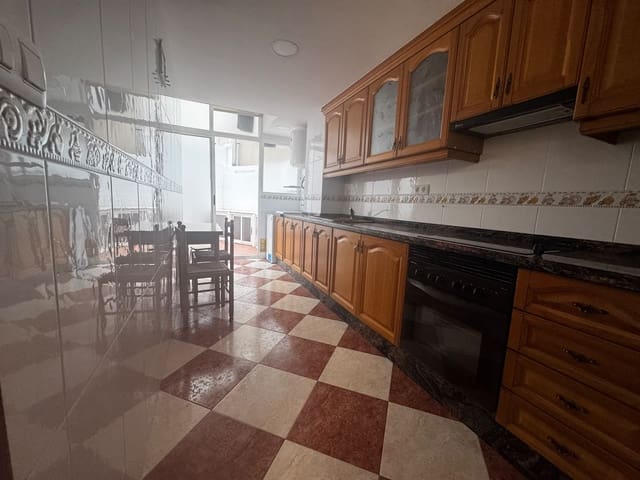 4 quarto Apartamento para arrendar em Oliva - 700 € (Ref: 9969118)