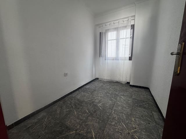 4 quarto Apartamento para arrendar em Oliva - 700 € (Ref: 9969118)