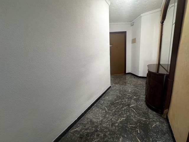 4 quarto Apartamento para arrendar em Oliva - 700 € (Ref: 9969118)