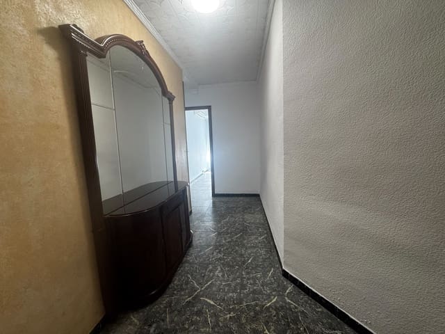 4 quarto Apartamento para arrendar em Oliva - 700 € (Ref: 9969118)