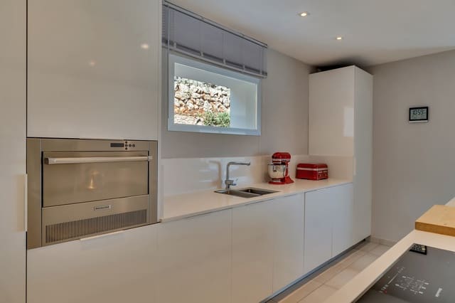 3 soverom Villa til salgs i Orba med svømmebasseng - € 625 000 (Ref: 9994689)