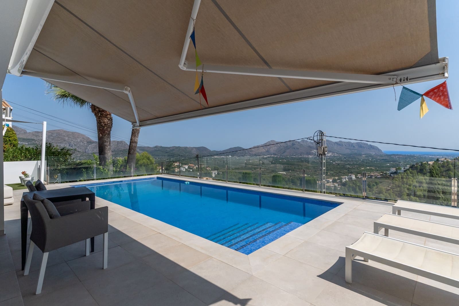 Chalet de 3 habitaciones en Orba en venta con piscina - 625.000 € (Ref: 9994689)