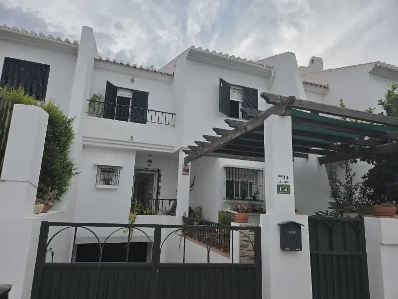 3 makuuhuone Rivitalo myytävänä paikassa Velez-Malaga mukana uima-altaan 
autotalli - 537 000 € (Ref: 10024549)