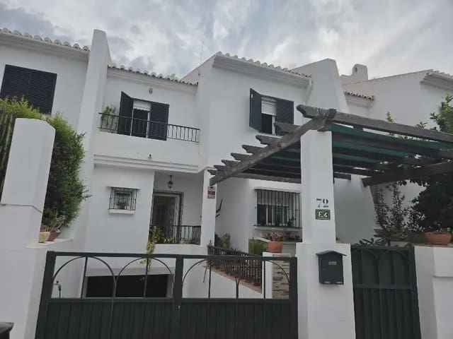 3 makuuhuone Rivitalo myytävänä paikassa Torre del Mar, Vélez-Málaga mukana uima-altaan 
autotalli - 537 000 € (Ref: 10024549)