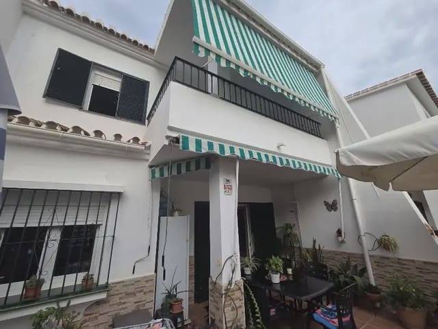 3 makuuhuone Rivitalo myytävänä paikassa Torre del Mar, Vélez-Málaga mukana uima-altaan 
autotalli - 537 000 € (Ref: 10024549)