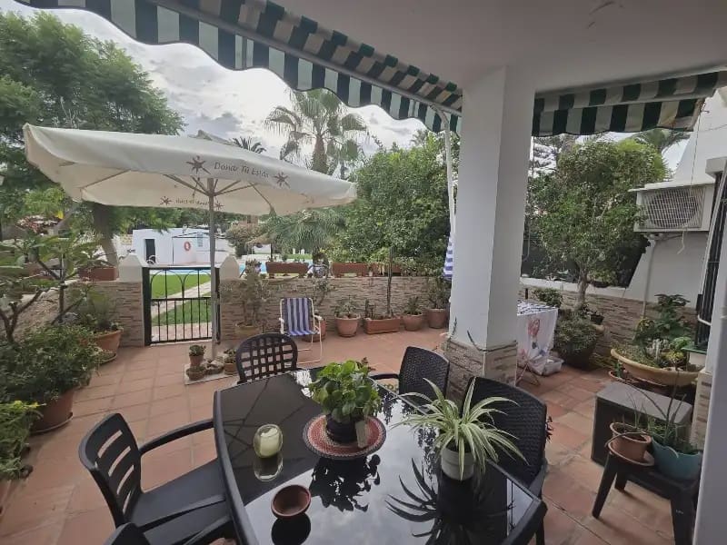 3 makuuhuone Rivitalo myytävänä paikassa Velez-Malaga mukana uima-altaan 
autotalli - 537 000 € (Ref: 10024549)