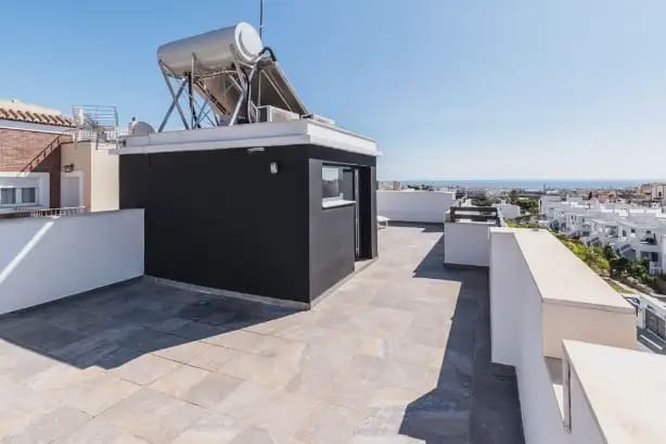 3 quarto Moradia para arrendar em Nerja com piscina garagem - 2 100 € (Ref: 10046244)