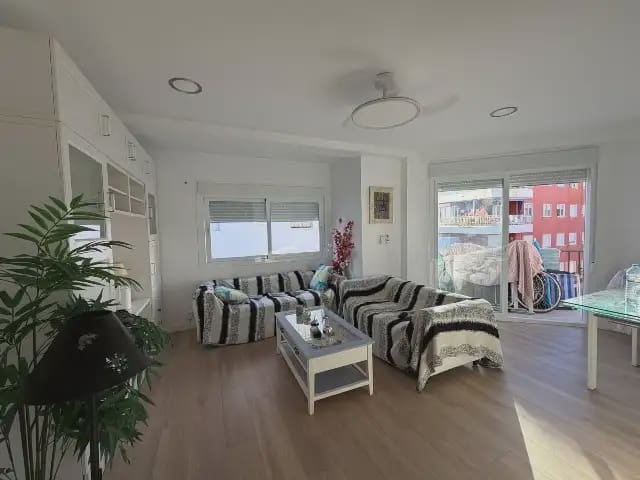 Piso de 3 habitaciones en Vélez-Málaga en venta - 265.000 € (Ref: 10088543)