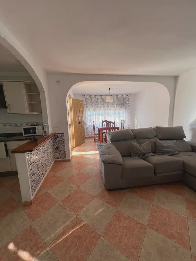 3 soveværelse Villa til leje i Torrox med swimmingpool garage - € 1.000 (Ref: 10165617)