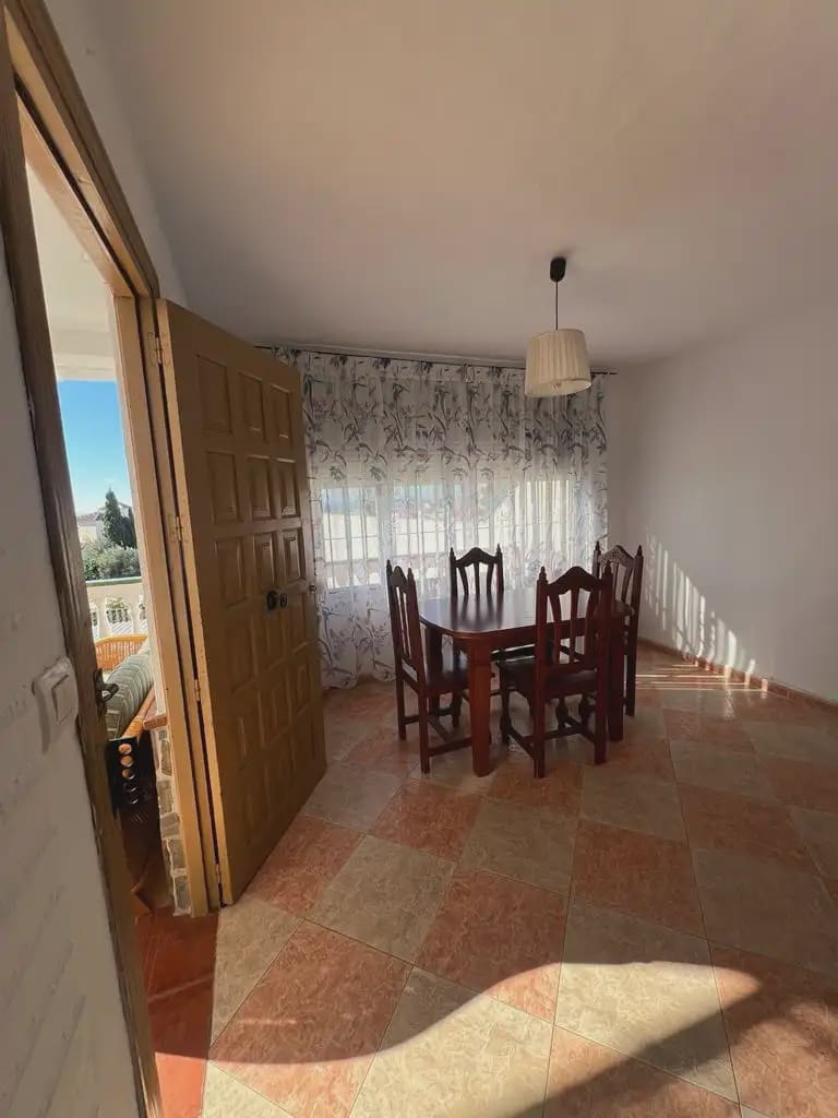 3 soveværelse Villa til leje i Torrox med swimmingpool garage - € 1.000 (Ref: 10165617)