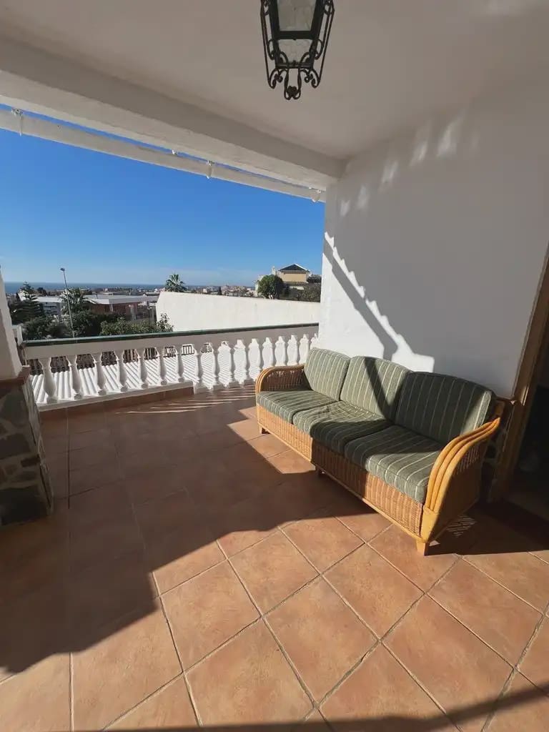 3 soveværelse Villa til leje i Torrox med swimmingpool garage - € 1.000 (Ref: 10165617)