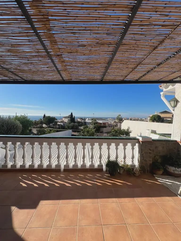 3 soveværelse Villa til leje i Torrox med swimmingpool garage - € 1.000 (Ref: 10165617)