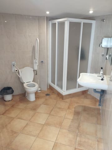 Commercieel te koop in Avda Pescia - Ctra de Frigiliana, Nerja - € 199.900 (Ref: 7657462)