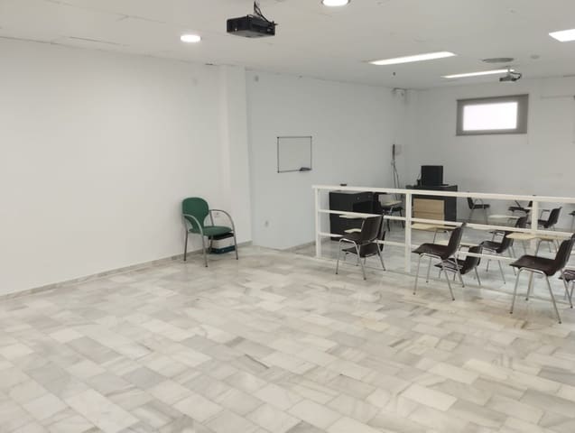 Commercieel te koop in Avda Pescia - Ctra de Frigiliana, Nerja - € 199.900 (Ref: 7657462)