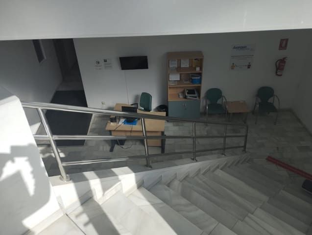 Commercieel te koop in Avda Pescia - Ctra de Frigiliana, Nerja - € 199.900 (Ref: 7657462)