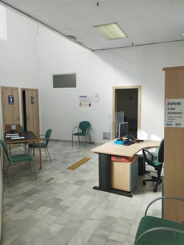 Commercieel te koop in Avda Pescia - Ctra de Frigiliana, Nerja - € 199.900 (Ref: 7657462)