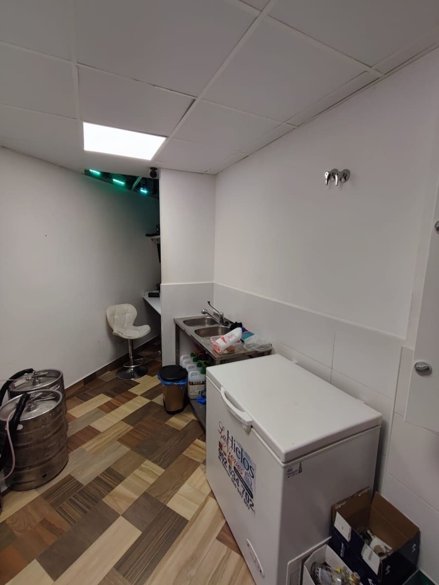 Commercieel te koop in Nerja - € 250.000 (Ref: 7857699)