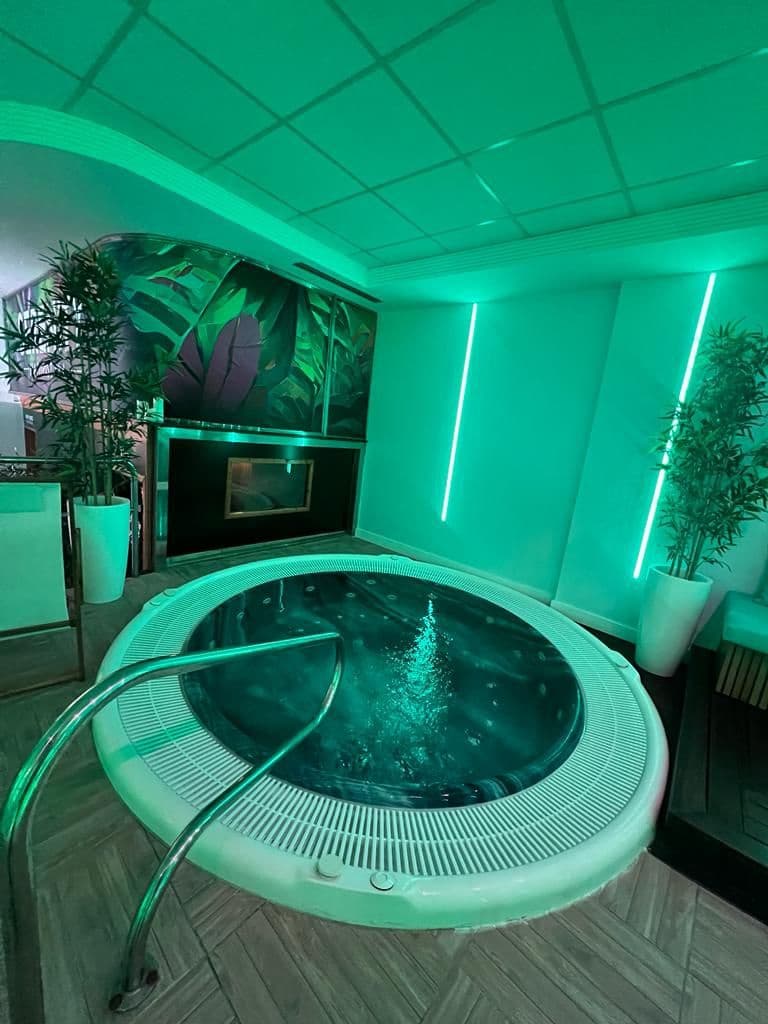 Kommersiell til salgs i Nerja - € 550 000 (Ref: 8142591)