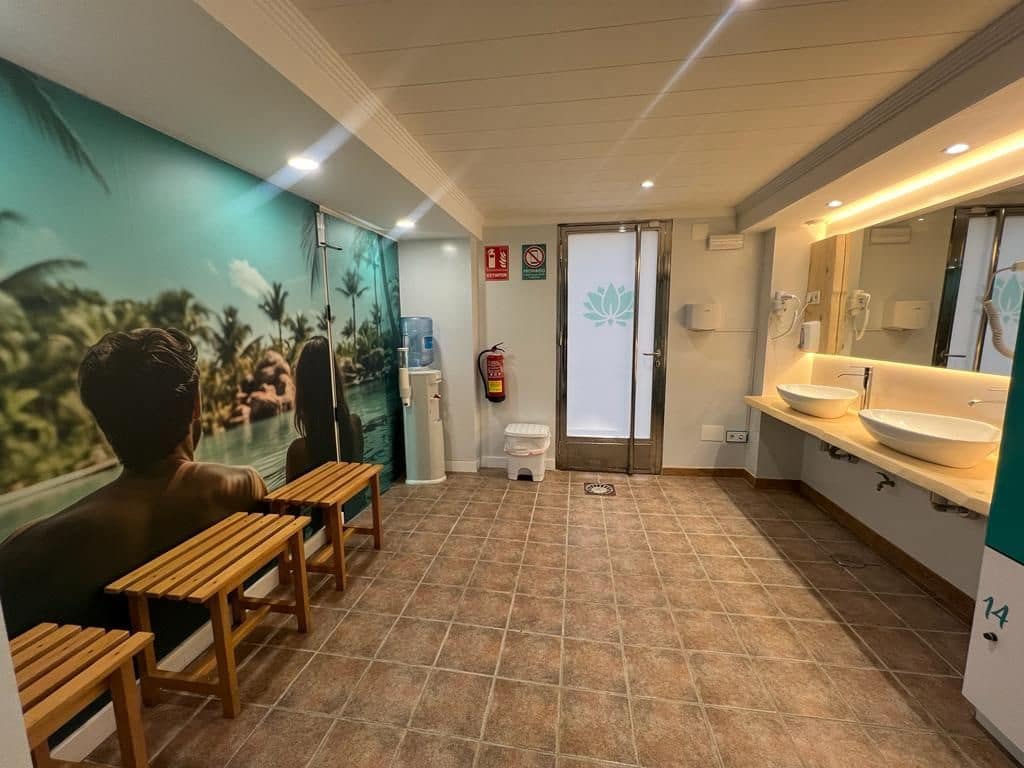 Kommersiell til salgs i Nerja - € 550 000 (Ref: 8142591)