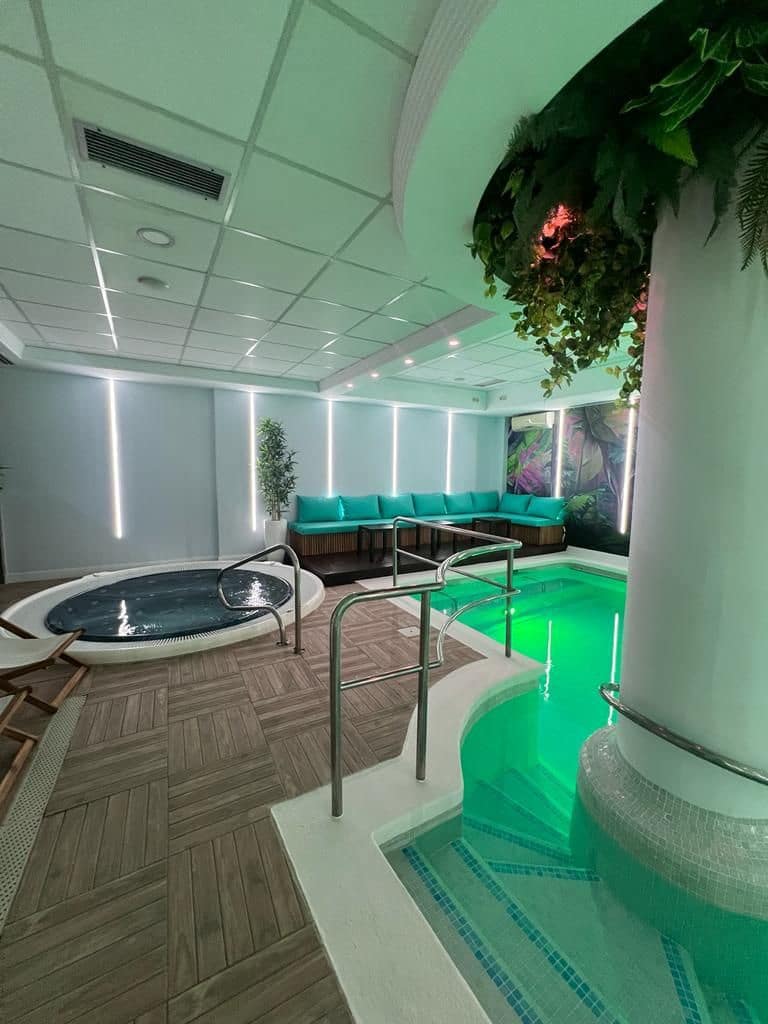 Kommersiell til salgs i Nerja - € 550 000 (Ref: 8142591)