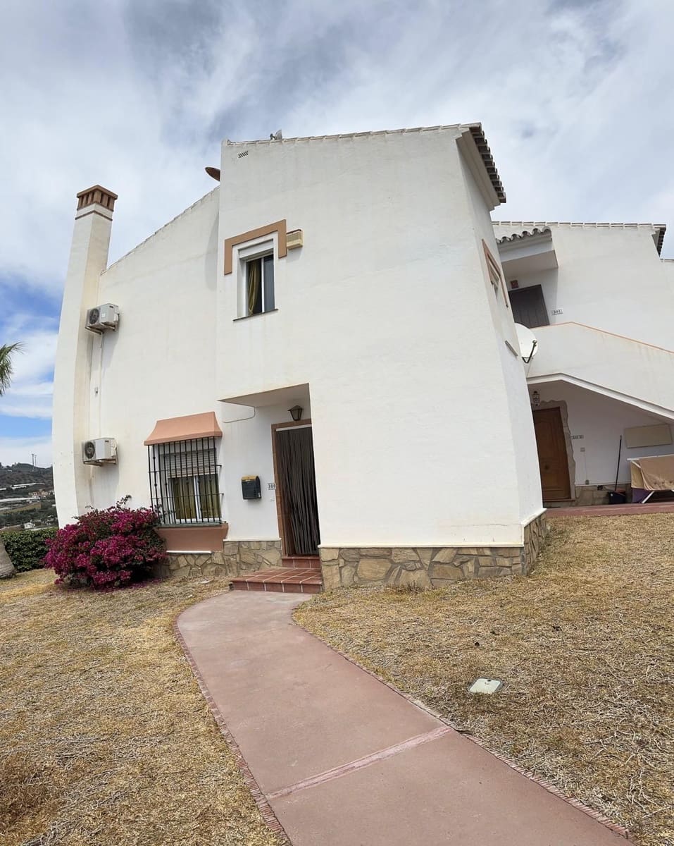 4 sypialnia Dom szeregowy na sprzedaż w Nerja z basenem - 390 000 € (Ref: 8321188)