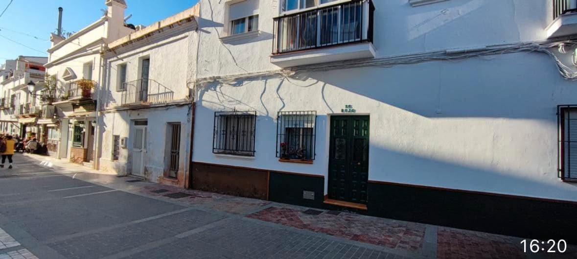 9 soveværelse Byhus til salg i Nerja - € 720.000 (Ref: 8739042)