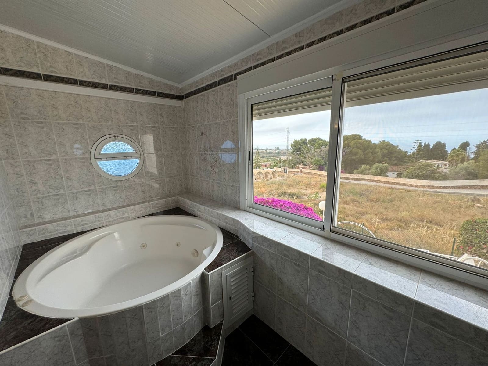 3 soveværelse Villa til leje i Nerja med swimmingpool garage - € 1.500 (Ref: 8758571)