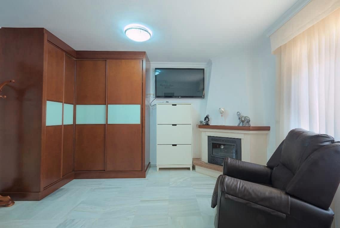 4 soveværelse Villa til salg i Velez-Malaga med swimmingpool garage - € 410.000 (Ref: 8802677)