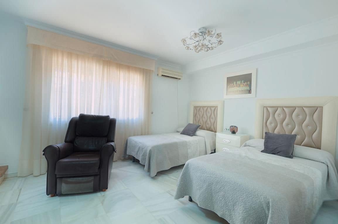 4 soveværelse Villa til salg i Velez-Malaga med swimmingpool garage - € 410.000 (Ref: 8802677)