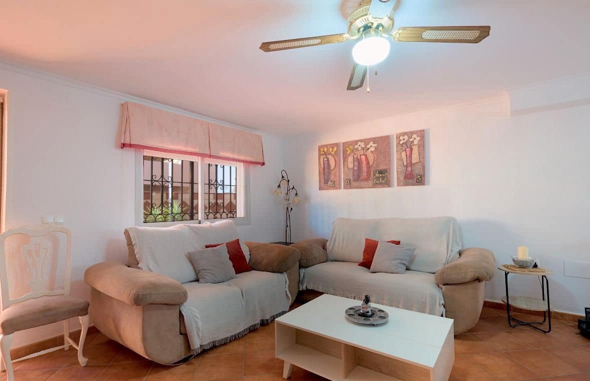 4 soveværelse Villa til salg i Velez-Malaga med swimmingpool garage - € 410.000 (Ref: 8802677)