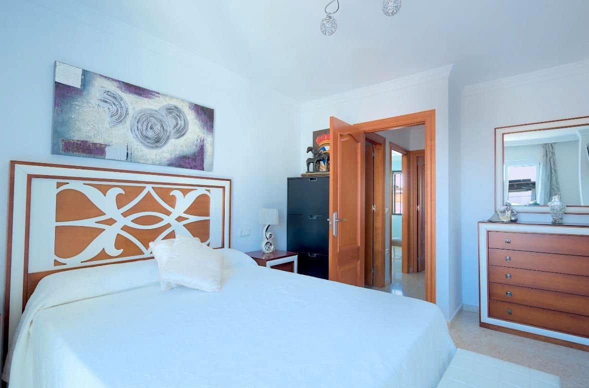 4 soveværelse Villa til salg i Velez-Malaga med swimmingpool garage - € 410.000 (Ref: 8802677)