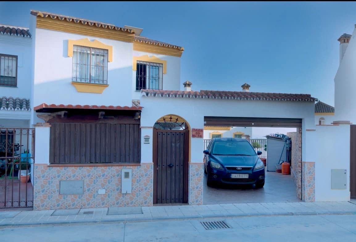 4 soveværelse Villa til salg i Velez-Malaga med swimmingpool garage - € 410.000 (Ref: 8802677)