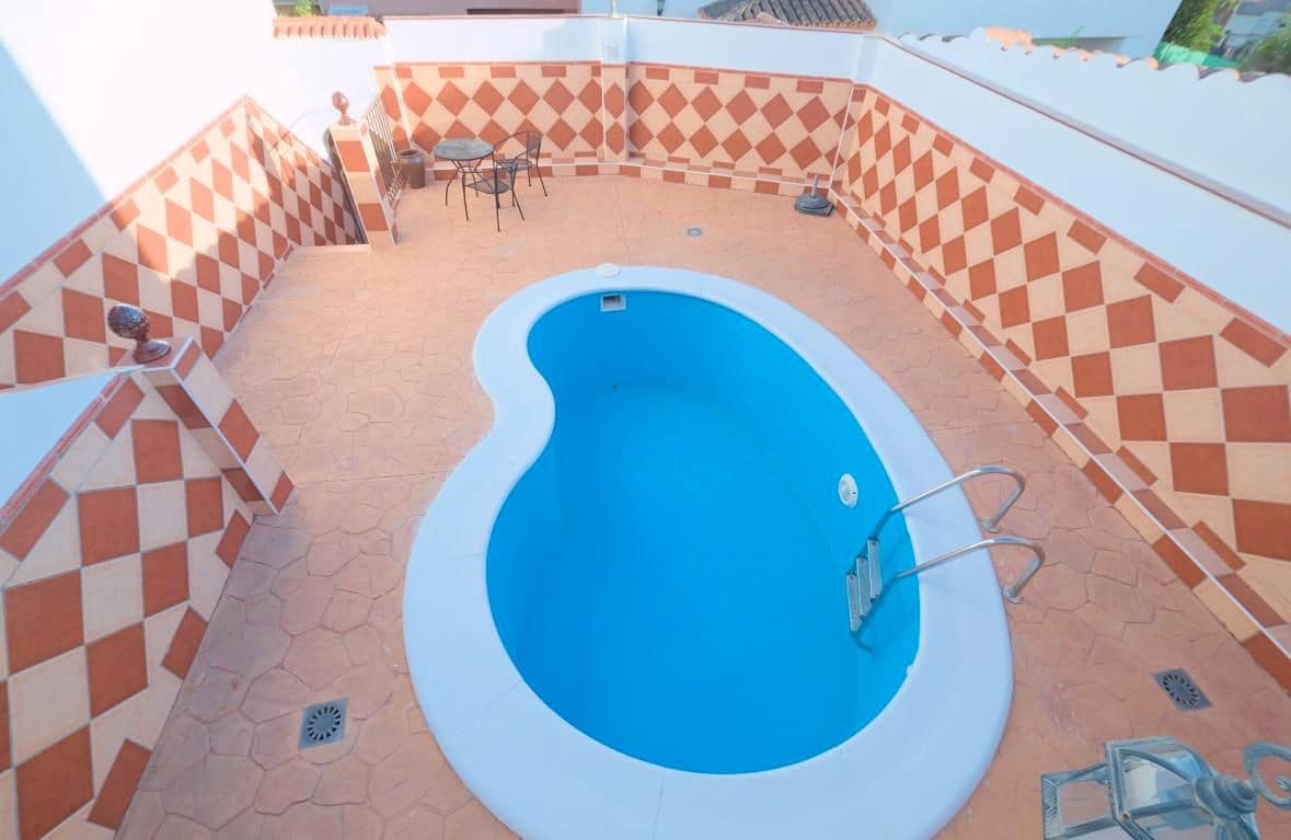4 soveværelse Villa til salg i Velez-Malaga med swimmingpool garage - € 410.000 (Ref: 8802677)