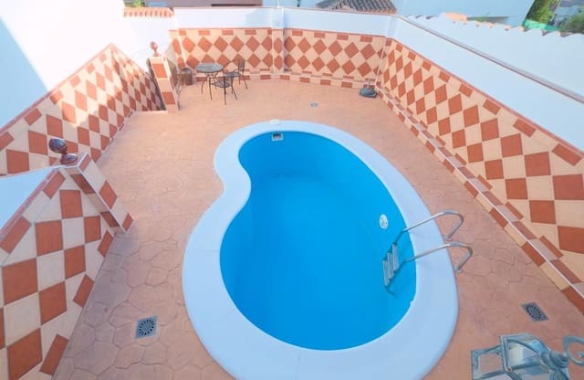 4 soveværelse Villa til salg i Torre del Mar, Vélez-Málaga med swimmingpool garage - € 410.000 (Ref: 8802677)