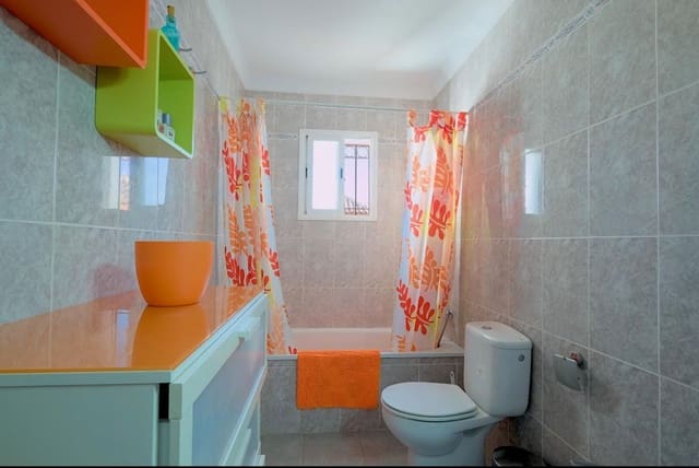 4 soveværelse Villa til salg i Torre del Mar, Vélez-Málaga med swimmingpool garage - € 410.000 (Ref: 8802677)