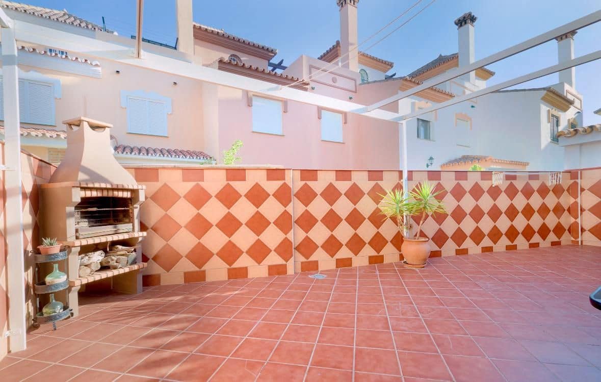 4 soveværelse Villa til salg i Velez-Malaga med swimmingpool garage - € 410.000 (Ref: 8802677)