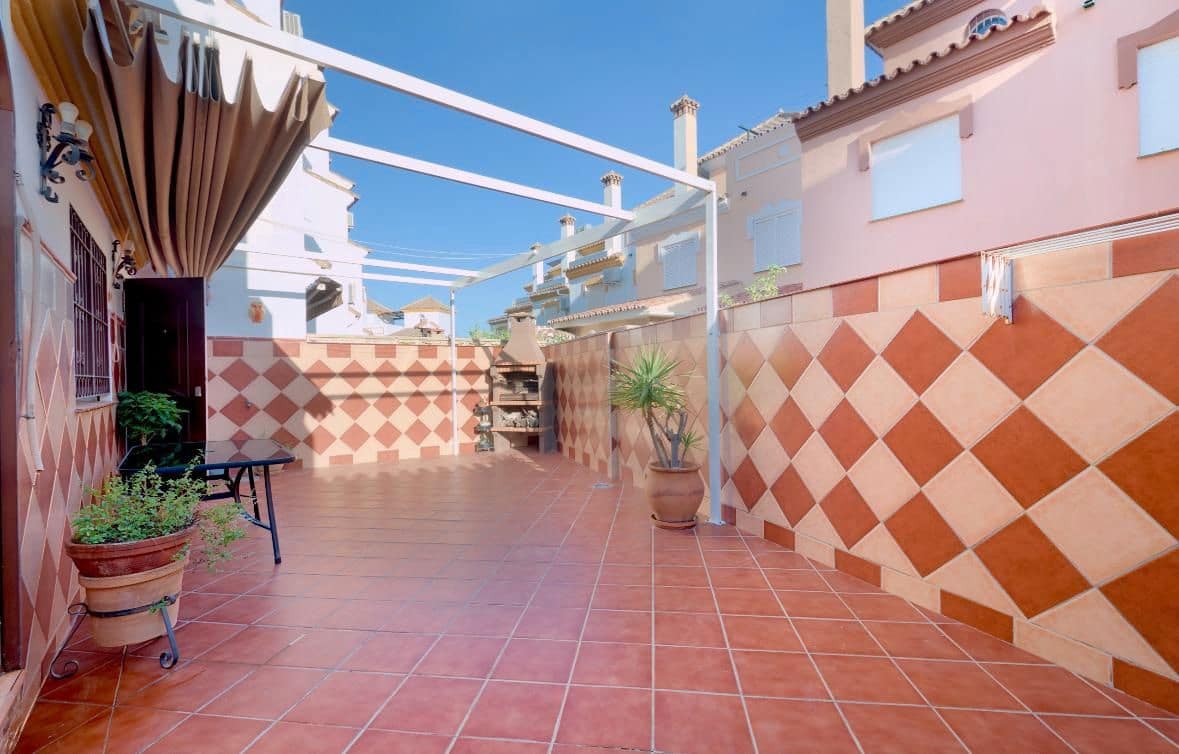 4 soveværelse Villa til salg i Velez-Malaga med swimmingpool garage - € 410.000 (Ref: 8802677)