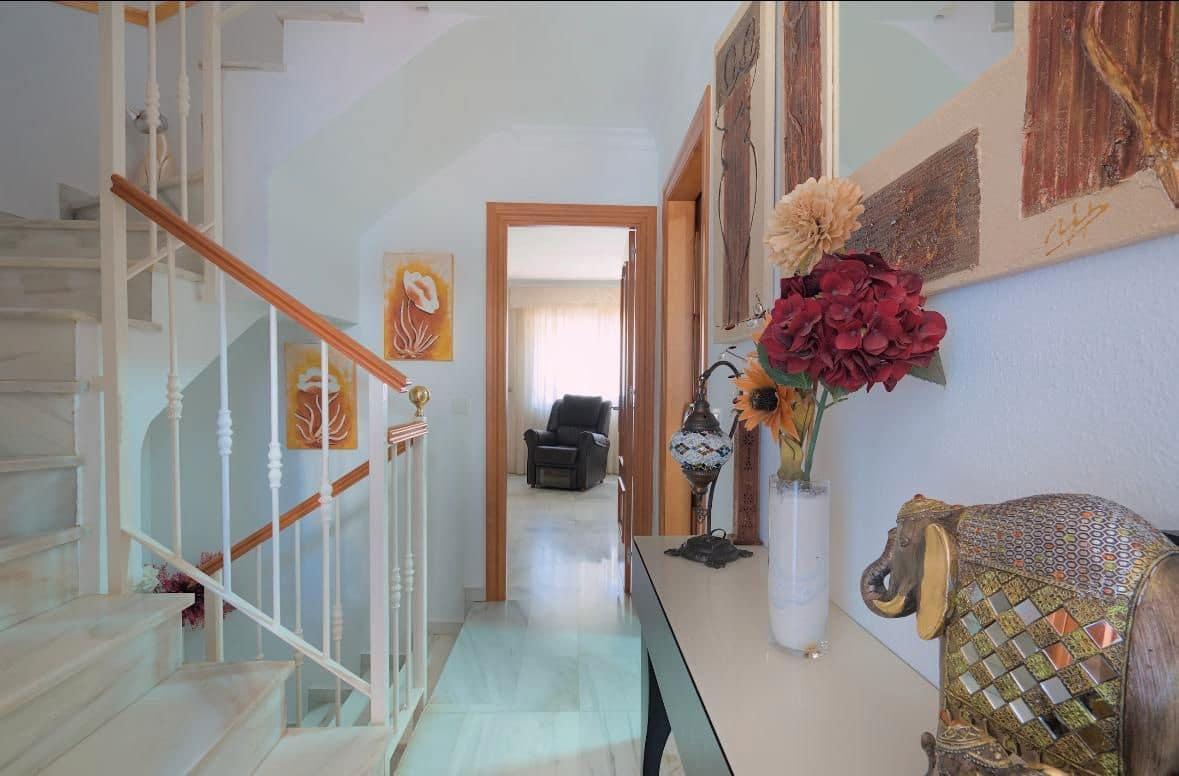 4 soveværelse Villa til salg i Velez-Malaga med swimmingpool garage - € 410.000 (Ref: 8802677)