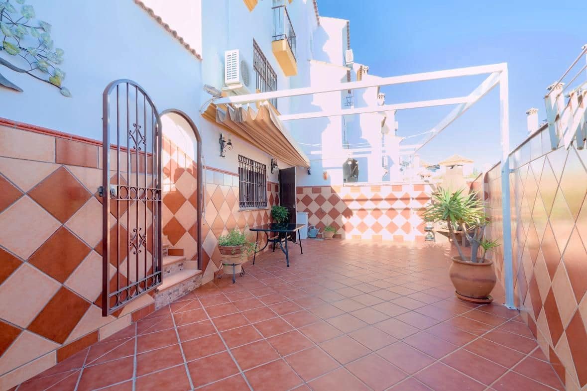 4 soveværelse Villa til salg i Velez-Malaga med swimmingpool garage - € 410.000 (Ref: 8802677)