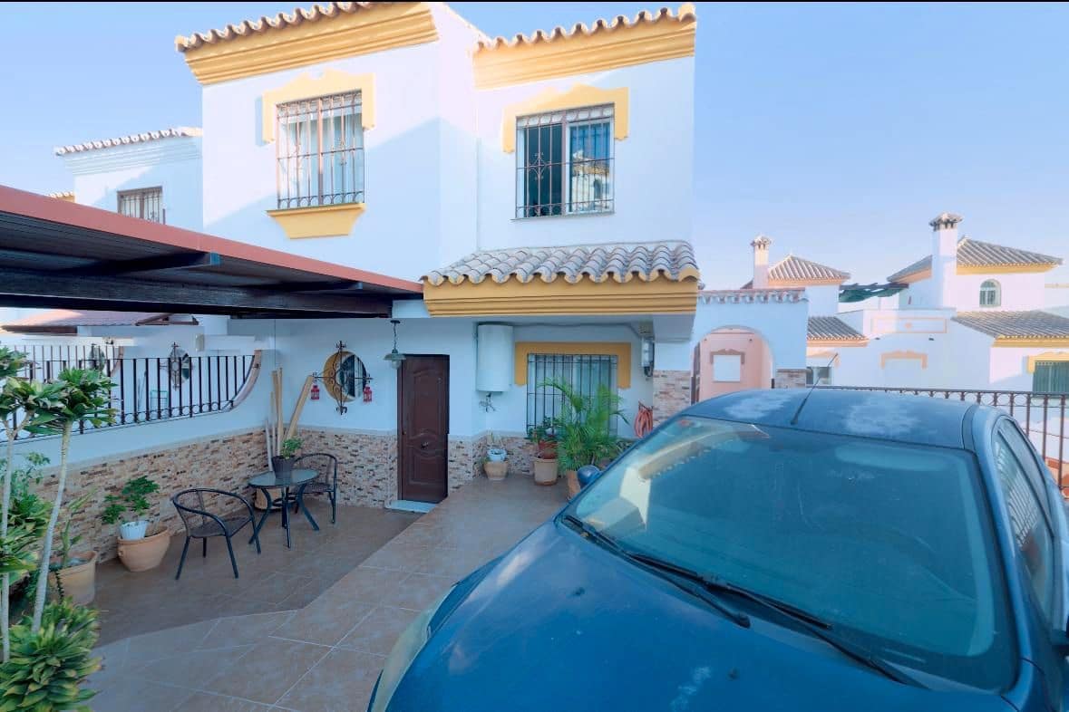 4 soveværelse Villa til salg i Velez-Malaga med swimmingpool garage - € 410.000 (Ref: 8802677)