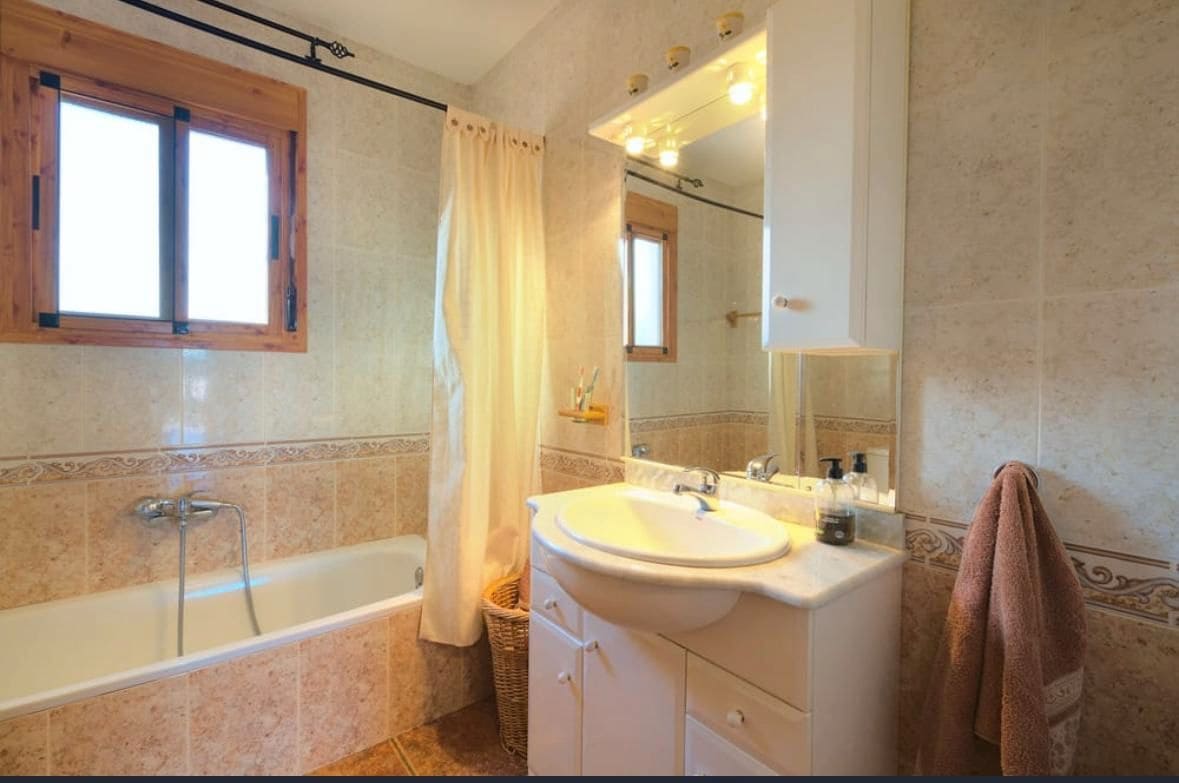 3 soverom Villa til salgs i Comares med svømmebasseng garasje - € 300 000 (Ref: 8848065)