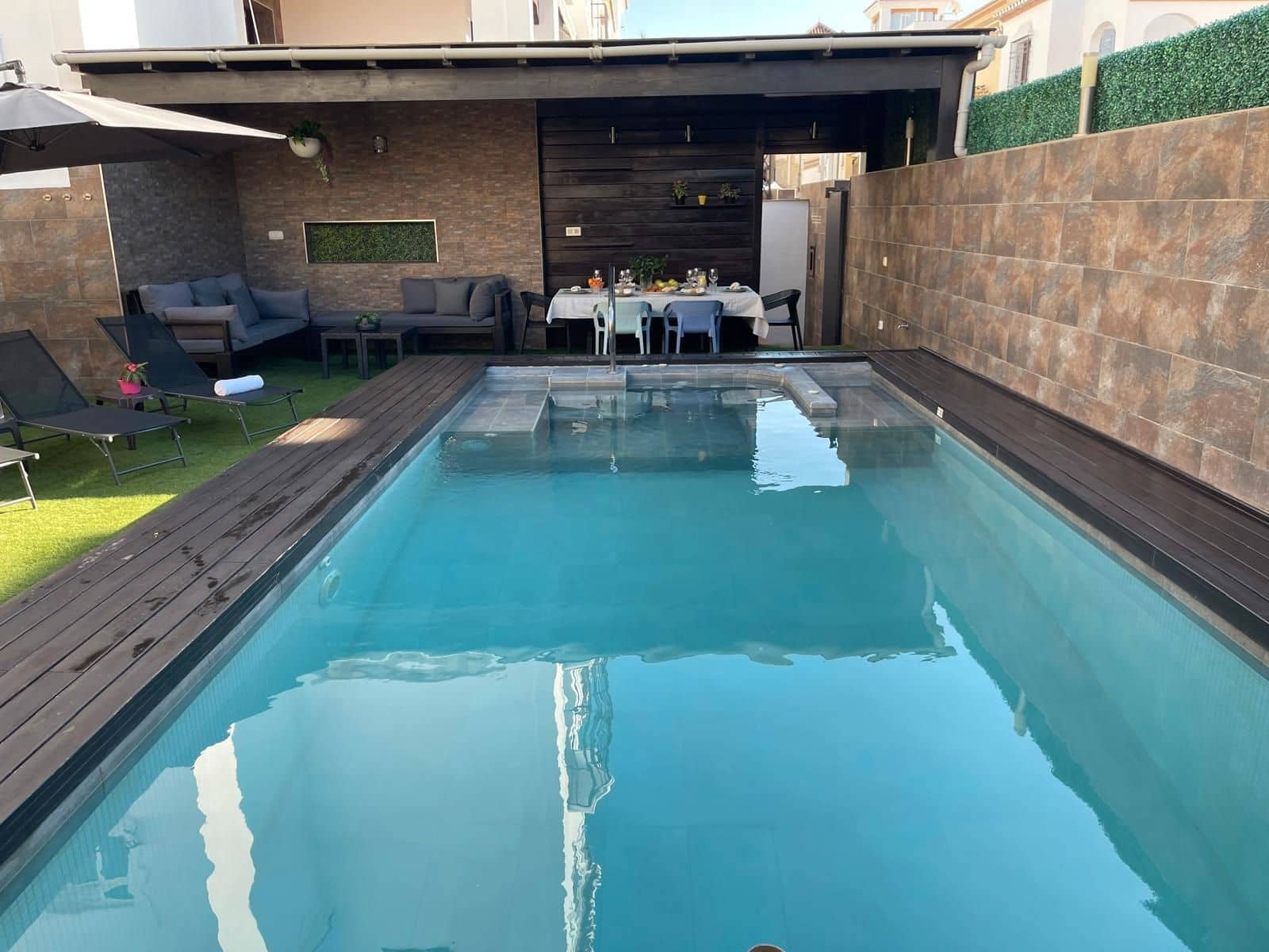 5 soveværelse Villa til salg i Nerja med swimmingpool - € 750.000 (Ref: 8909661)