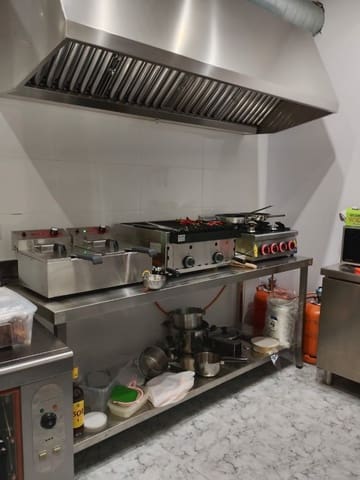 Local Commercial à louer à Centro, Nerja - 1 150 € (Ref: 8917482)