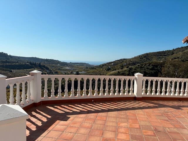 2 soveværelse Finca/Landehus til salg i Almijara, Nerja med swimmingpool garage - € 640.000 (Ref: 8952237)