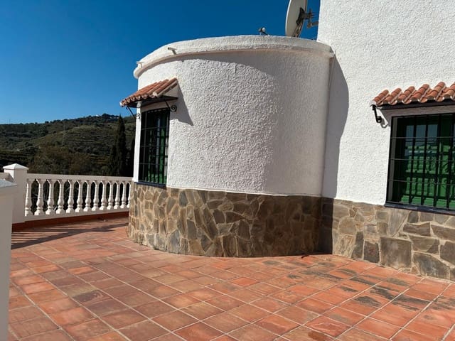 2 soveværelse Finca/Landehus til salg i Almijara, Nerja med swimmingpool garage - € 640.000 (Ref: 8952237)