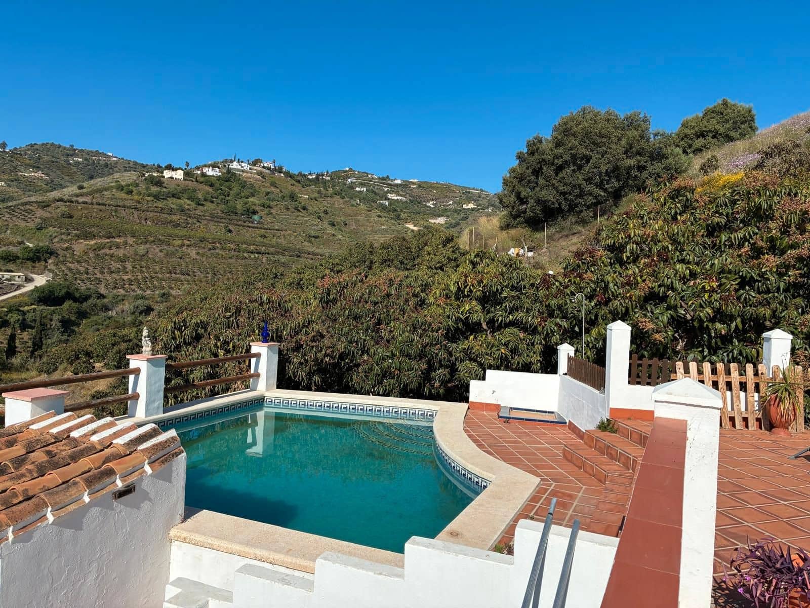 2 soveværelse Finca/Landehus til salg i Nerja med swimmingpool garage - € 640.000 (Ref: 8952237)