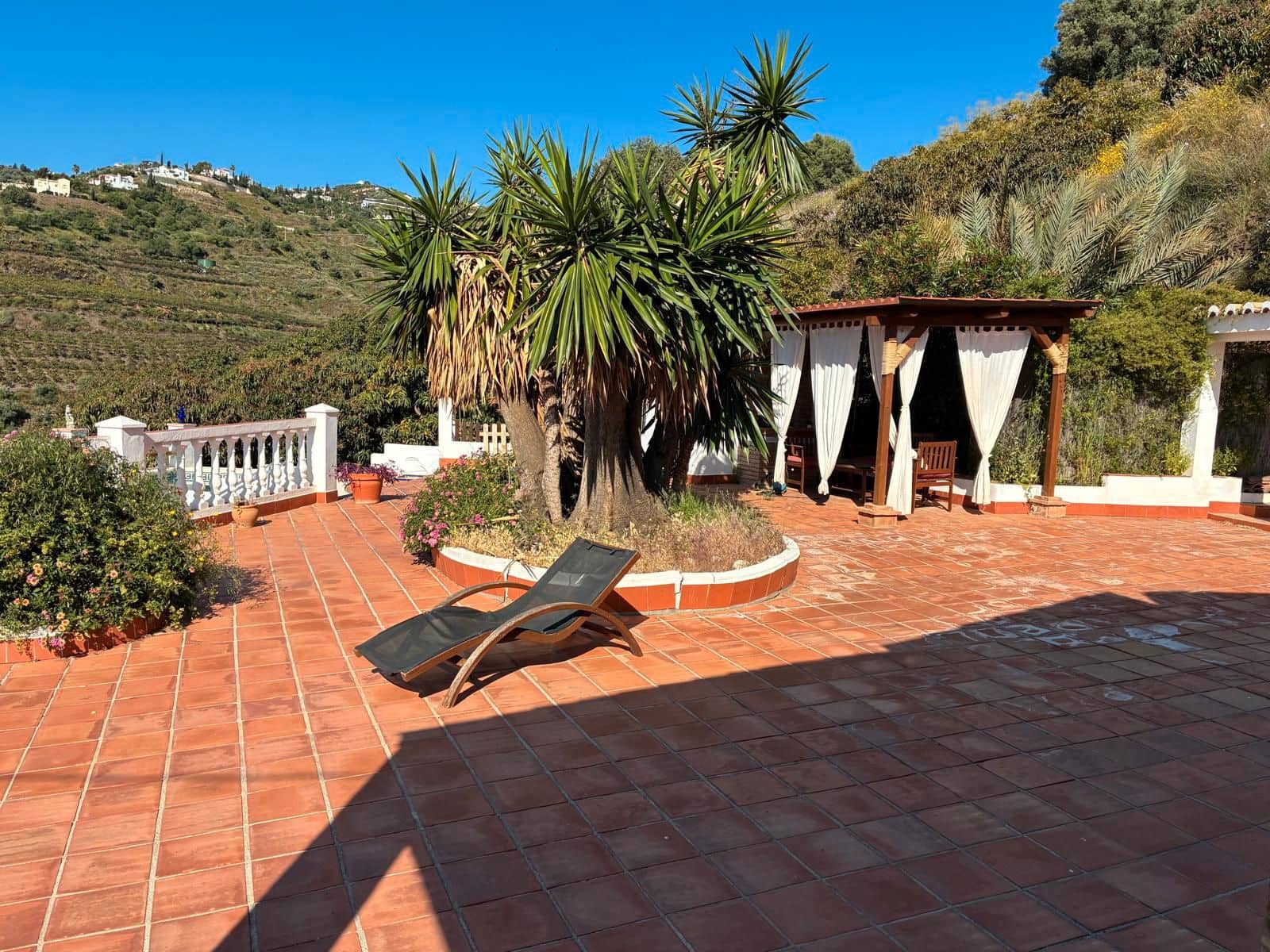 2 soveværelse Finca/Landehus til salg i Nerja med swimmingpool garage - € 640.000 (Ref: 8952237)